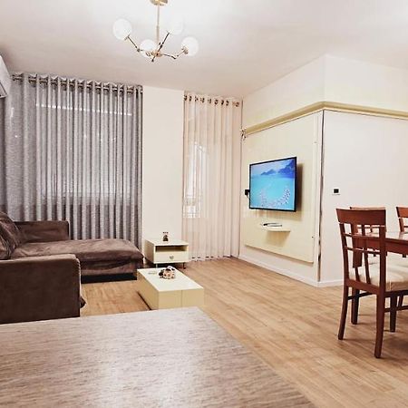 Discover Tirana From Our 3-Room Apartment With Free Parking-Komuna E Parisit Exterior foto